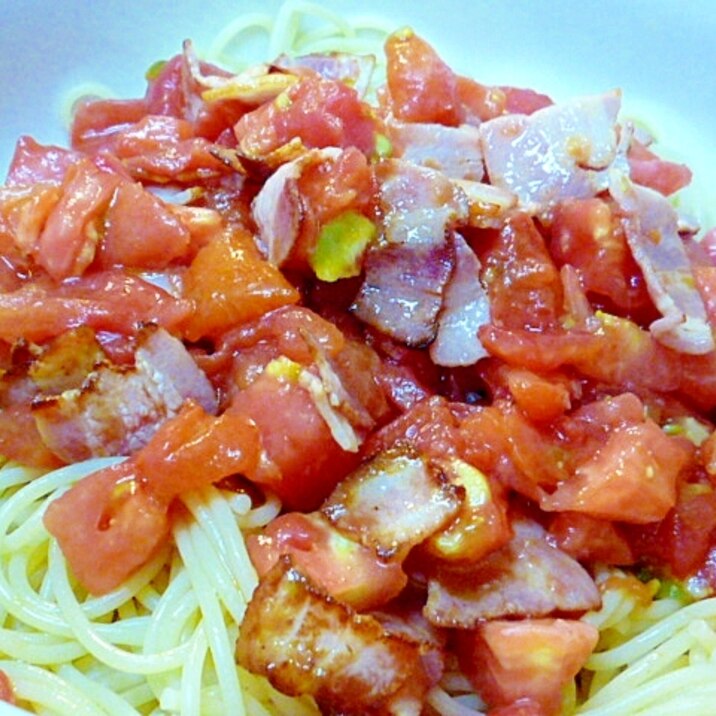 カリカリベーコンとトマトの冷たいスパゲティ